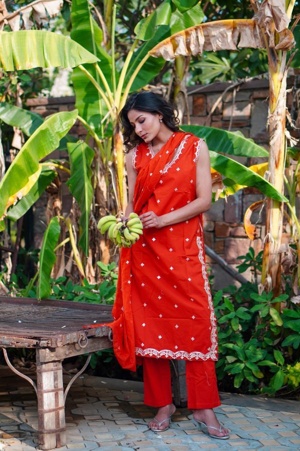 minimal cotton fashion offering comfort and elegance